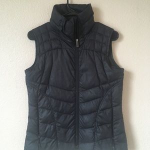 Nau XS Women's Black Puffer Vest